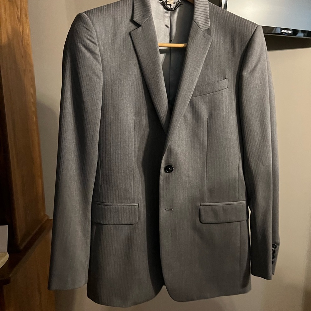 Burberry London grey pinstripe suit never worn size 50L Italian size (40L)